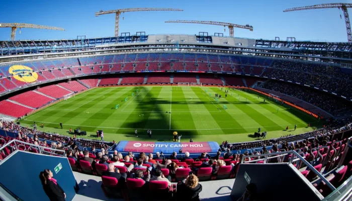 Barcelona em Festa: Camp Nou reabre com capacidade para 45 mil torcedores após reforma; Messi visita e emociona