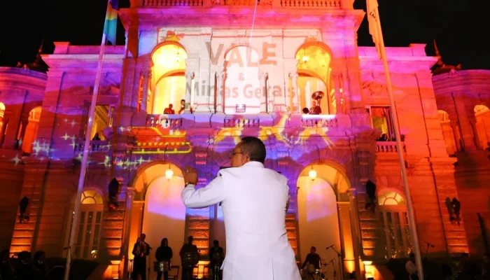 Natal da Mineiridade: Vesperata de Diamantina e Show de Drones Iluminam a Praça da Liberdade em BH