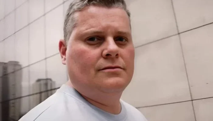 Sandrão processa Amazon por série "Tremembé": pede R$ 3 milhões após retratação de crime e alega ameaças