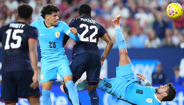 Arrascaeta marca golaço de bicicleta em goleada do Uruguai para os EUA por 5 a 1; veja o lance