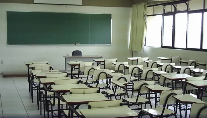 Professor de Esmeraldas é Investigado por Oferecer R$ 100 por Sexo a Alunos; Casos Teriam Começado nas Redes Sociais