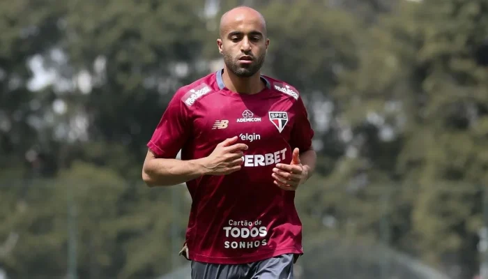 Lucas Moura passa por cirurgia no joelho e São Paulo tem desfalque certo até 2026, veja situação do clube
