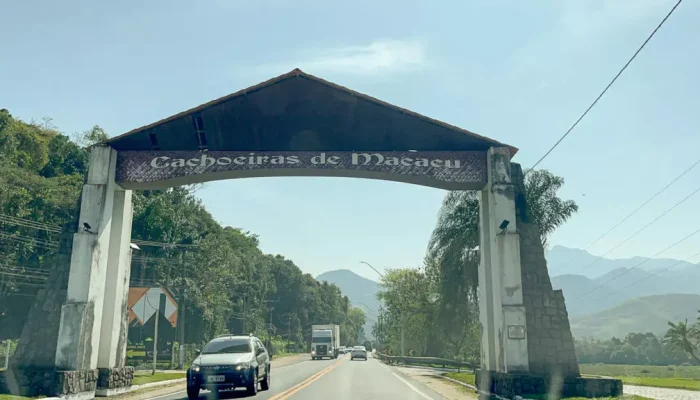 Vídeo Chocante: Maqueiro Brinca com Corpos Ensacados em Hospital Público no Rio de Janeiro Gera Indignação