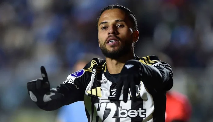 Alexsander, o 'Corredor de Títulos' do Galo: Jovem Meia Repete Conquistas Continentais e Mira o Bi na Sul-Americana