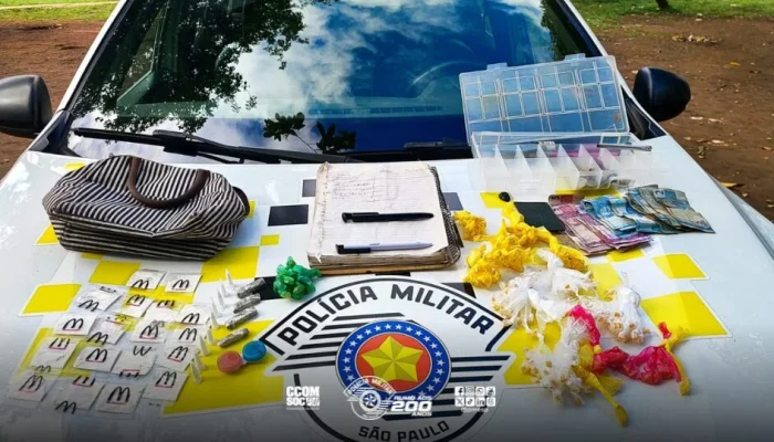 Operação Policial Captura Mulher com Drogas Escondidas em Barraca e Árvore na Zona Oeste de SP