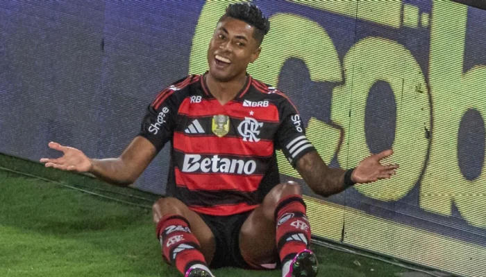 Flamengo explode contra VAR e acusa Wagner Reway de erro "absurdo" em lance crucial de Thiago Silva em Bruno Henrique