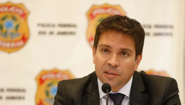 Alexandre Ramagem: Moraes decreta prisão de deputado após flagrante nos EUA, proibido de sair do Brasil