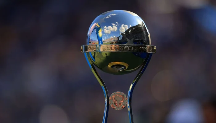 Atlético-MG enfrenta 'maldição' brasileira na Sul-Americana contra argentinos e busca quebrar jejum histórico em finais