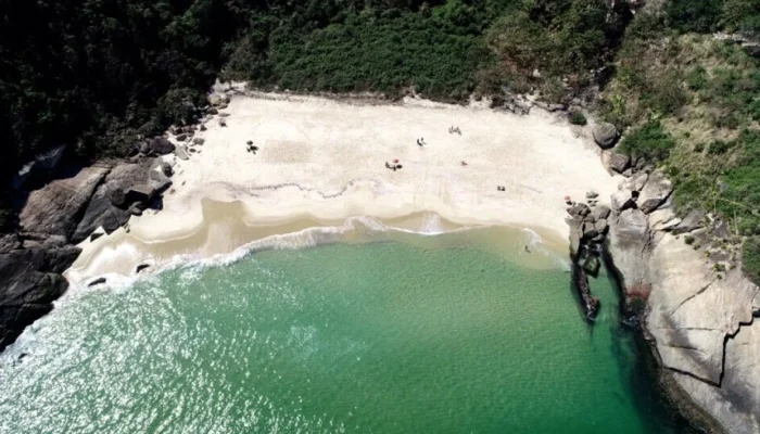 Niterói: Praias Secretas e Paradisíacas Longe do Agito do Rio de Janeiro - Descubra o Refúgio Perfeito!