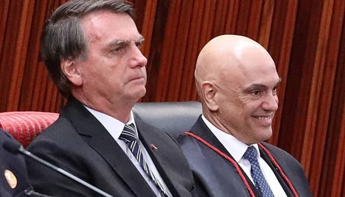 Bolsonaro tentou romper tornozeleira eletrônica e apresentava 'elevado risco de fuga', decreta Moraes