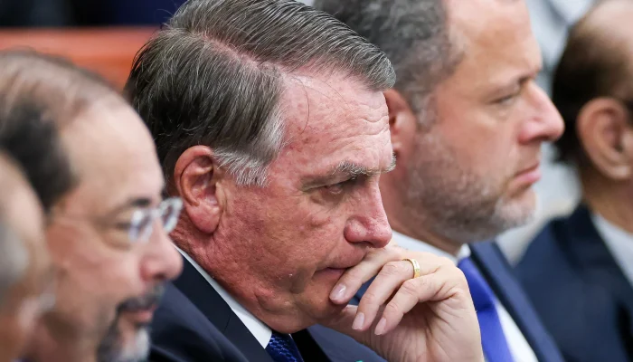 Aliados de Bolsonaro Reagem à Prisão: 'Vergonhoso' e 'Inacreditável' após Tentativa de Romper Tornozeleira