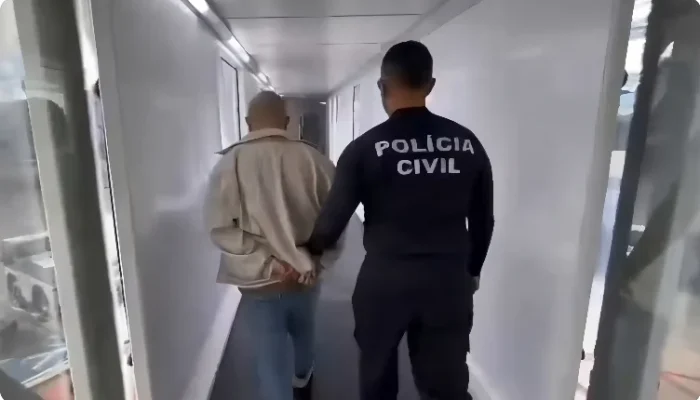 Golpe de R$ 3 Milhões: Filho Preso em Avião Após Roubar Pais Idosos com Falsa Herança Bilionária