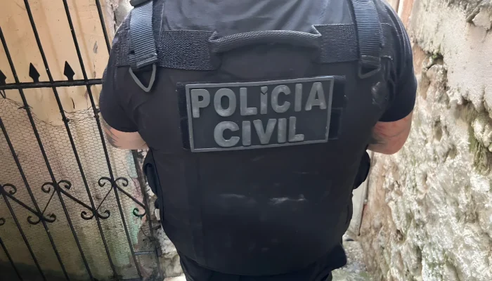 Tragédia em Simões Filho: Casal é encontrado morto a tiros dentro de carro em estacionamento de mercado