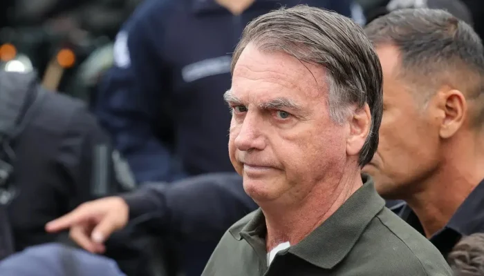 Ator Felipe Folgosi chora e compara prisão de Bolsonaro a Jesus Cristo em vídeo emocionante