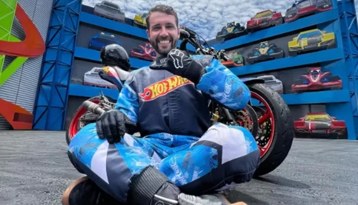 Piloto de moto morre após grave acidente em show de manobras radicais no Beto Carrero World; veja vídeo