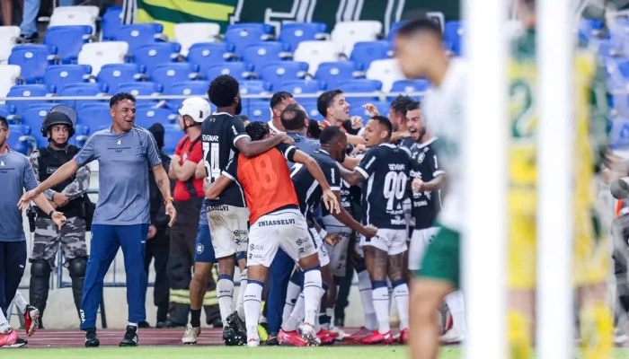 Série B 2025: Coritiba Campeão, Athletico-PR, Chapecoense e Remo sobem para a elite do futebol brasileiro; veja quem caiu e quem está garantido!