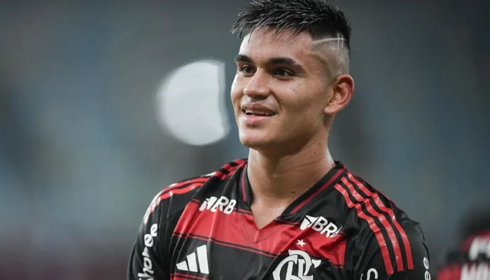 Ex-Flamengo, Alcaraz vive ostracismo na Premier League após R$ 100 milhões, enquanto Carrascal brilha e Disney+ exibe jogos imperdíveis