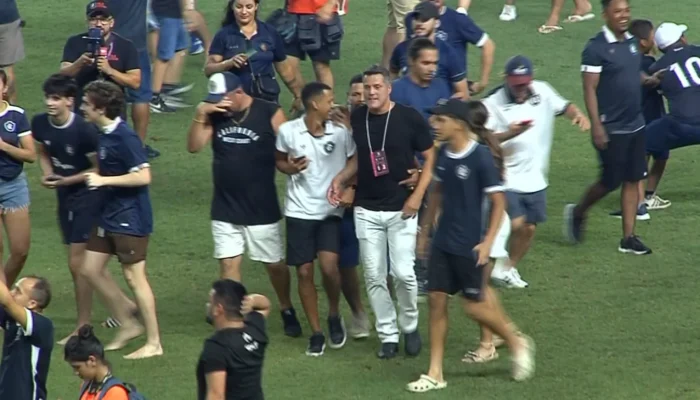 Choro de Júlio César no Acesso do Remo: Por que o Ex-Goleiro da Seleção Brasileira Emocionou na Festa Azulina?