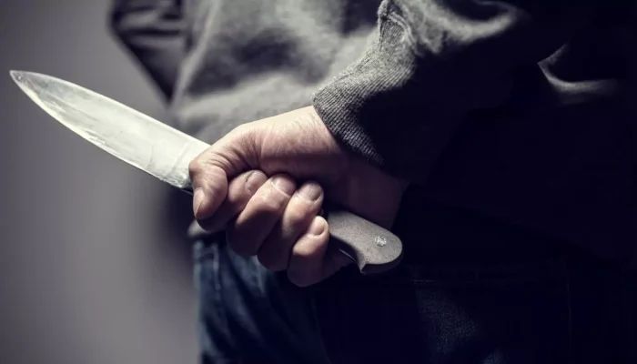 Adolescente de 17 anos esfaqueia homem de 55 anos em briga de bar no Marajó; vídeo flagra agressão