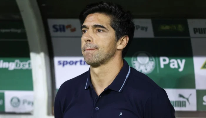 Abel Ferreira já planejava criticar arbitragem antes da derrota do Palmeiras, aponta jornalista