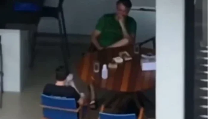 Moraes exige explicações urgentes da defesa de Bolsonaro após Nikolas ser flagrado com celular em visita