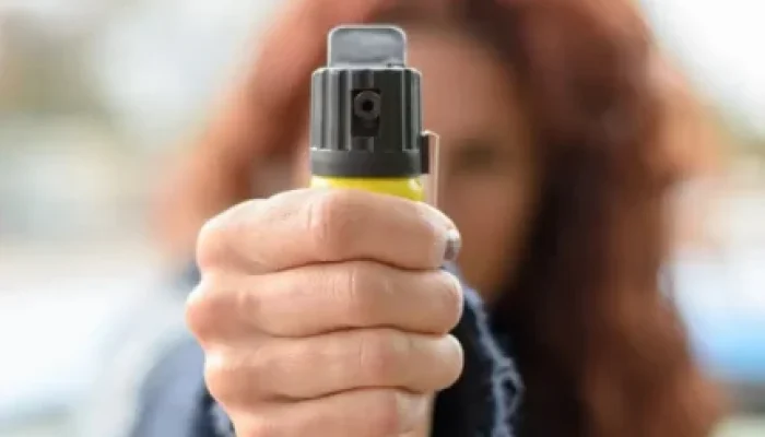Spray de Pimenta para Mulheres no RJ: Jovens de 16 Anos Podem Comprar com Autorização dos Pais