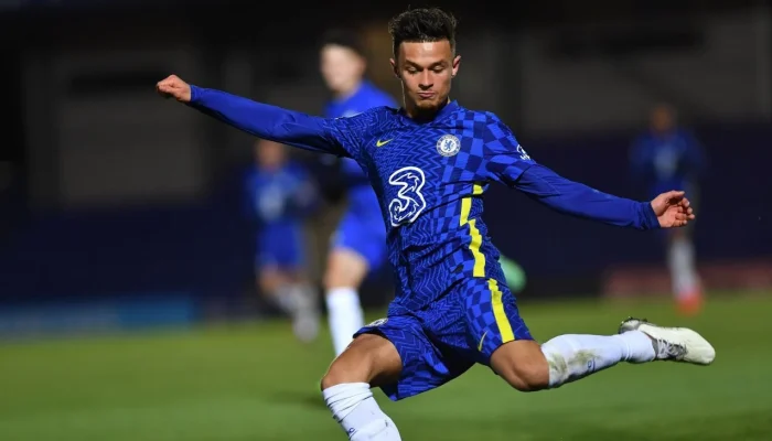 Campeão Mundial Sub-17 com Foden e Sancho, Josh McEachran Busca Volta por Cima na 4ª Divisão Inglesa e o que Assistir no Disney+ Hoje