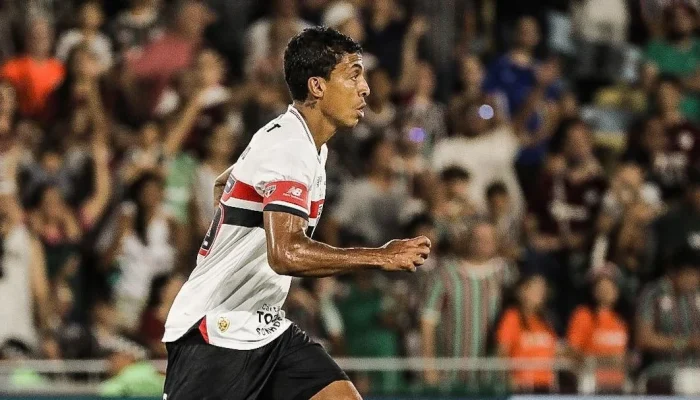 Luiz Gustavo explode após 6 a 0 no São Paulo e cobra "direção" e "plano claro" do clube