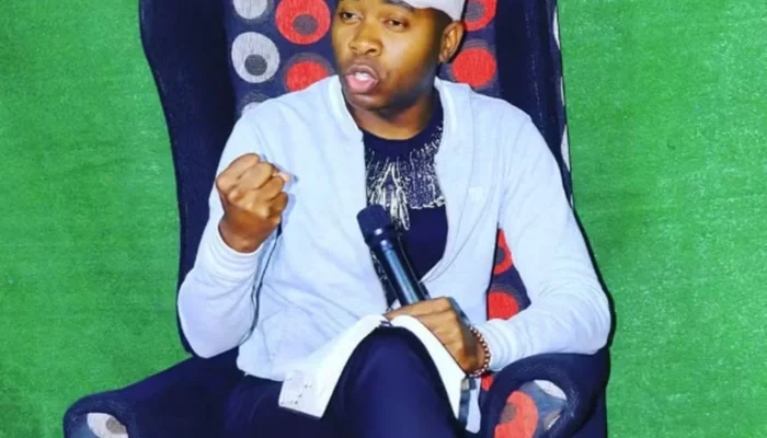 Pastor sul-africano viraliza ao afirmar que suas flatulências curam fiéis com poder divino, veja o ritual chocante