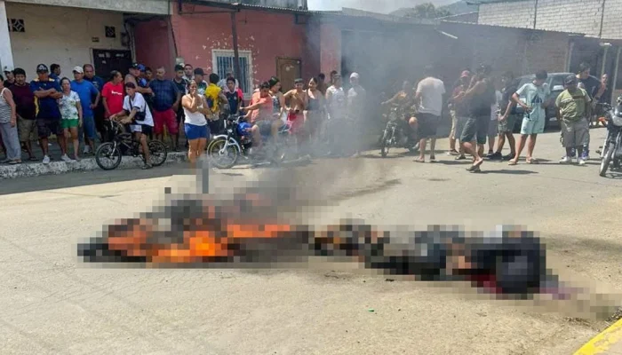 Linchaem Brutal no Equador: Moradores Queimam Vivos Suspeitos de Assassinato em Ato de 'Justiça'