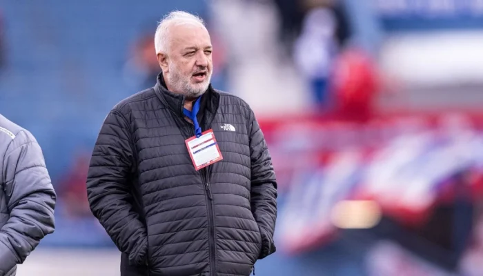 Após gole histórico, Carlos Belmonte pede para sair do São Paulo: diretor de futebol é demitido após dia de crise e racha interno