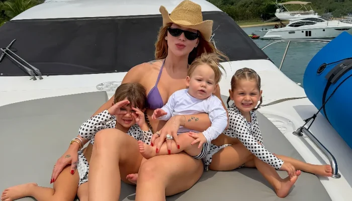 Maria Flor e Maria Alice, filhas de Virginia Fonseca, encantam ao amanhecer sambando após ensaio da Grande Rio