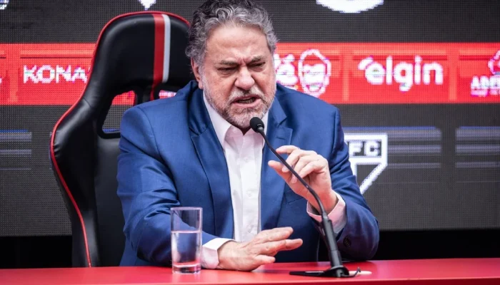 Casares descarta renúncia e promete reformulação profunda no São Paulo após goleada histórica