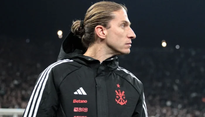 Filipe Luís despista sobre renovação no Flamengo e nega favoritismo do time na final da Libertadores contra o Palmeiras