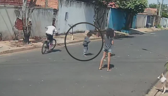 Chocante: Criança de 4 anos é atingida por tijolada na cabeça em Pirassununga; homem é preso, mas liberado