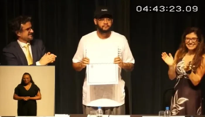 Emicida Doutor Honoris Causa: UFRGS celebra rapper por educação, juventude negra e saberes da diáspora africana