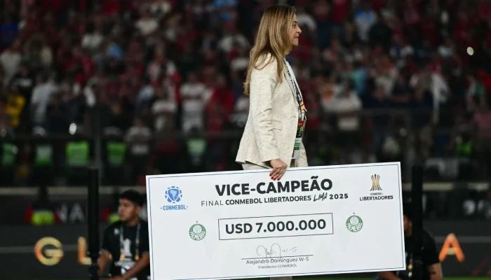 Leila Pereira: "Calma, mas triste" após vice do Palmeiras na Libertadores, presidente promete luta por títulos
