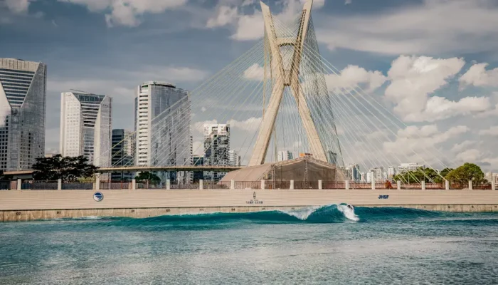São Paulo Surpreende: Primeira Praia Artificial de Ondas Perfeitas Abre as Portas na Capital Paulista