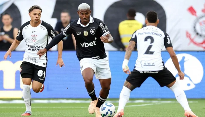 Corinthians e Botafogo protagonizam jogo eletrizante com virada e empate no Brasileirão, terminando em confusão e expulsão