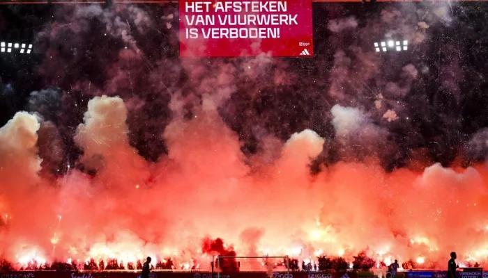 Jogo do Ajax é Cancelado: Torcida Lança Sinalizadores em Homenagem Trágica e Interrompe Partida; Veja as Consequências