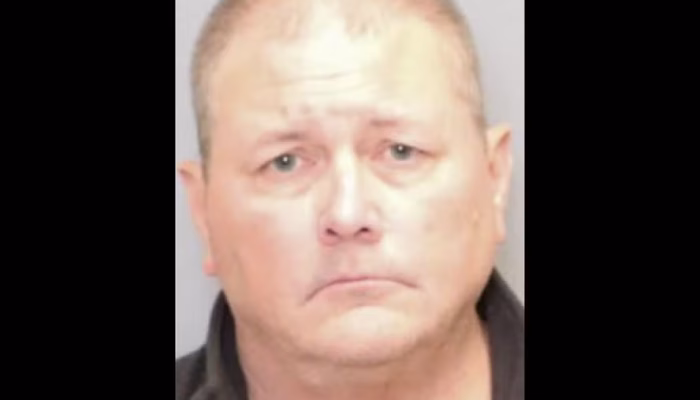 Grinch da Vida Real: Homem é Preso Após Apontar Arma para Crianças Cantando Natal