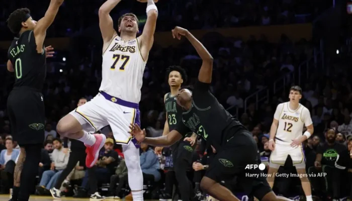 Luka Doncic iguala feito histórico de LeBron, Kobe e Shaq nos Lakers com sequência de mais de 30 pontos