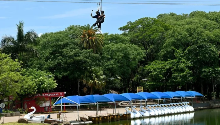 Tirolesa do Parque Taquaral em Campinas agora funciona todos os dias para atrair mais turistas nas férias
