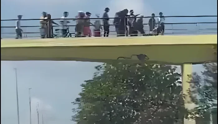 Homem que esfaqueou mulher é linchado e jogado em rio por populares em Irajá, Zona Norte do Rio de Janeiro