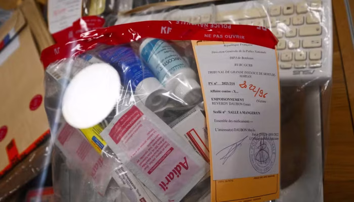 Mãe Francesa Condenada a 30 Anos: Intoxicou Filhas com Remédios; Uma Morreu, Outra Defendeu a Acusada