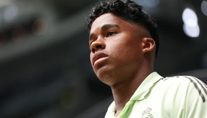 Endrick no Lyon: Craque brasileiro tem data marcada para assinar contrato e planeja estreia impactante em janeiro