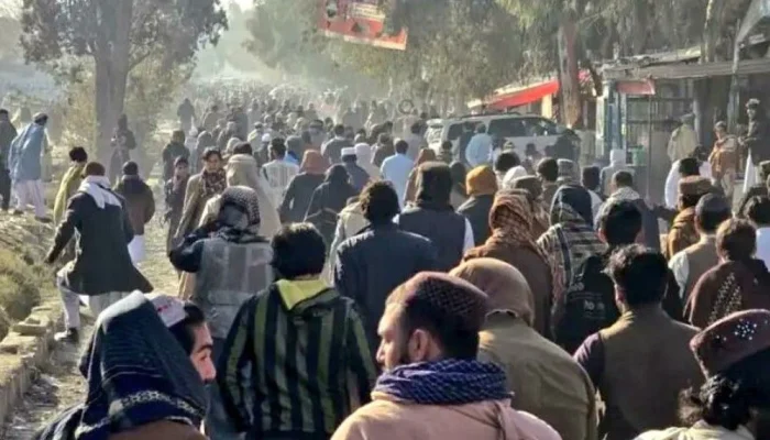 Horror no Afeganistão: Menino de 13 anos é forçado pelo Talibã a executar homem que matou sua família