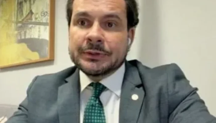 Deputado Alberto Neto Acusa Lula de Ignorar Facções e Compara Prisão de Bolsonaro à Inquisição