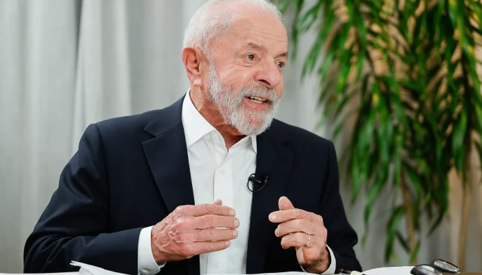 Vídeo Chocante: Mulher Alega que Lula Morreu e é Substituído por Sexto Sósia; Especialistas Classificam como Fake News